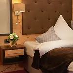 Wittelsbacher Hof فندق 4*