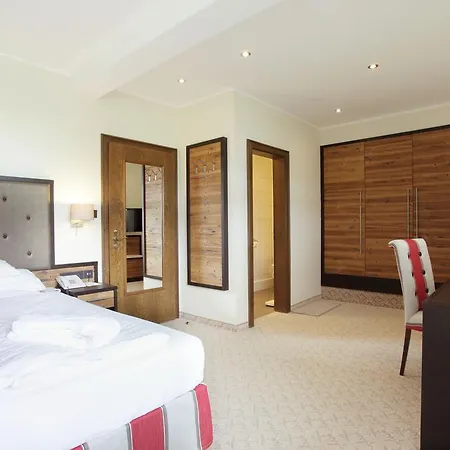 Отель Wittelsbacher Hof 4*