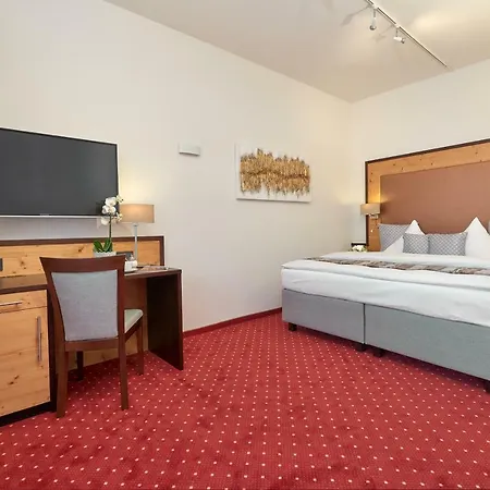 Отель Wittelsbacher Hof 4*