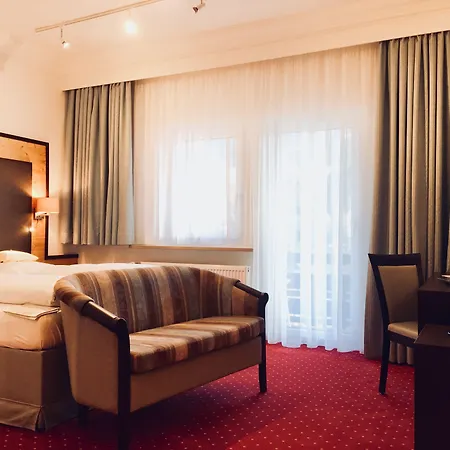 Wittelsbacher Hof 4*